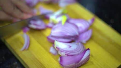 Cut-the-onion,-the-preparation-of-vegetable-soup