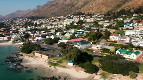 Vista-Aérea-De-La-Bahía-De-Gordon,-Sudáfrica