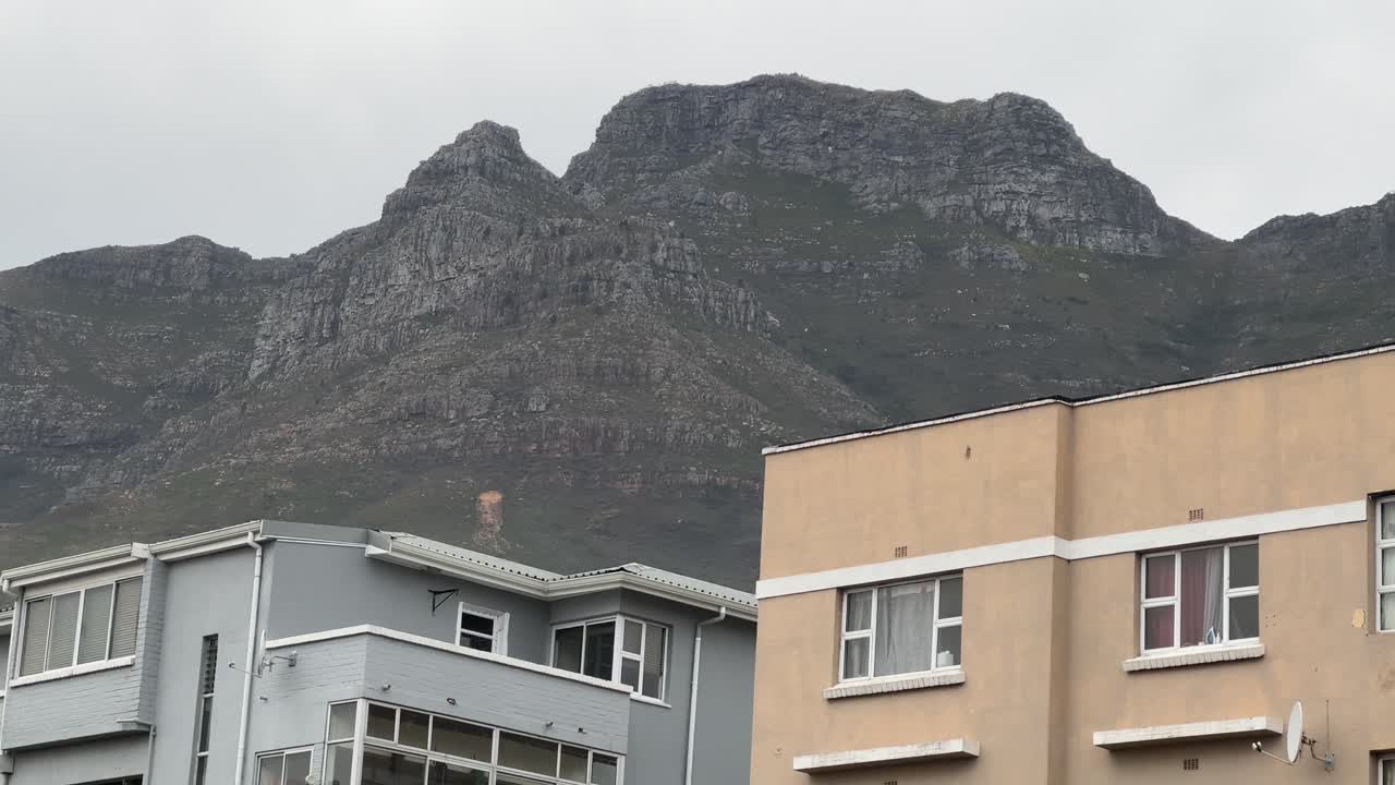 Devil’s Peak in Cape Town behind apartments