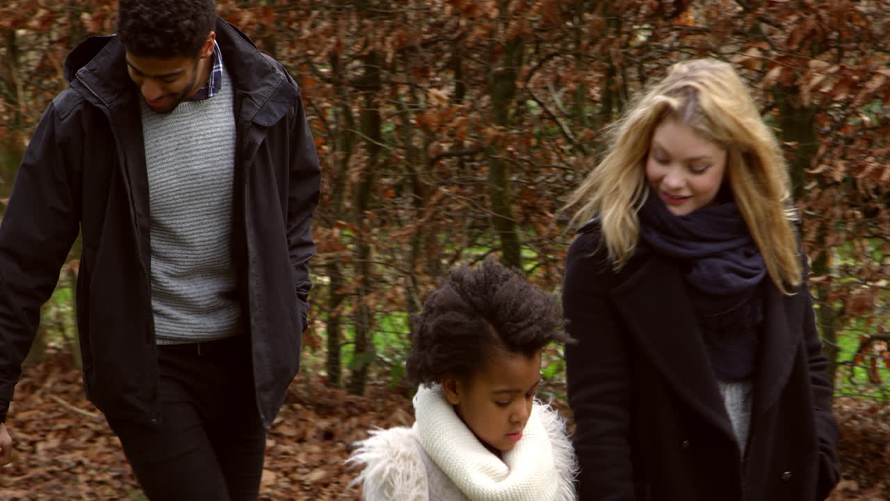 r3d에서 찍은 시골의 길을 따라  ⁇ 는 가족