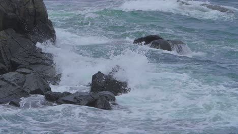 Slowmotion-waves-Breaking-at-cliff