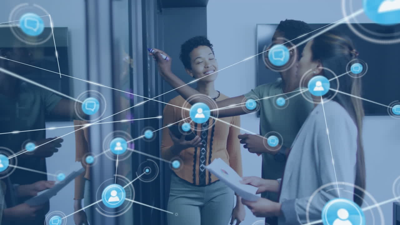 사무실에서 토론하는 세 명의 다양한 여성에 대한 디지털 아이콘 네트워크의 애니메이션