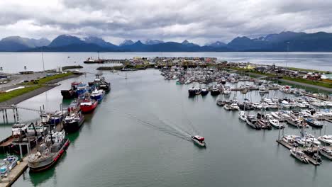 Homer-Alaska-Bootsfahrten-Zum-Dock-Aus-Der-Luft