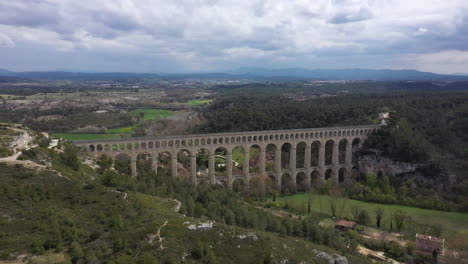 largest-stone-aqueduct-in-the-world-left-to-right-aerial-traveling-Roquefavour