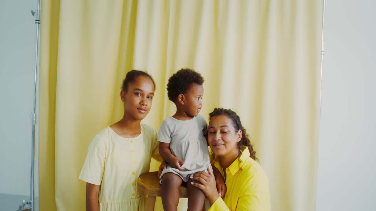 Retrato de familia feliz