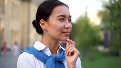 Thoughtful-Woman-Thinking-And-Smiling,-Rubbing-Her-Chin-And-Looking-Aside-With-Happy-Pensive-Expression