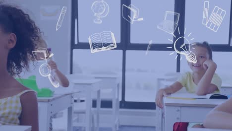 animación de iconos escolares sobre escolares diversos y felices en los escritorios de la clase