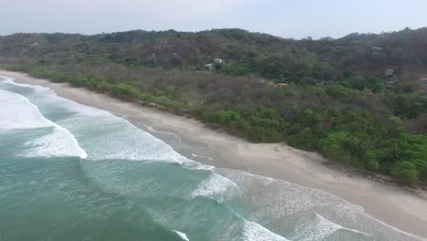 Drohnenwellen-Santa-Teresa-Costa-Rica