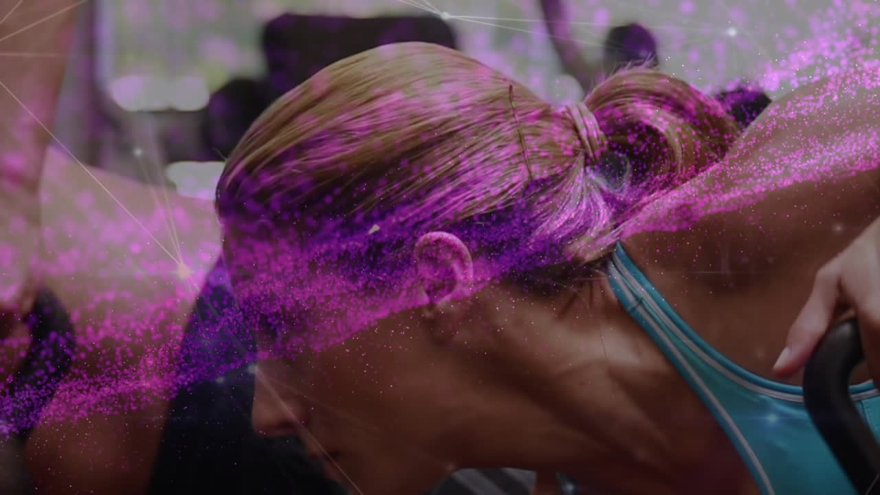 Animation de paillettes et de connexions sur une femme caucasienne en forme faisant des exercices avec des poids