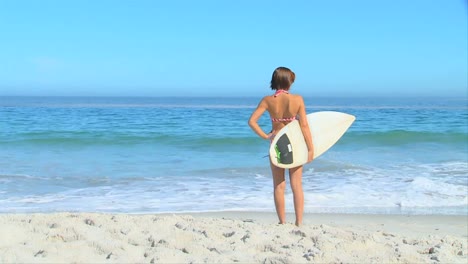 Woman-on-beach-with-surf-board-
