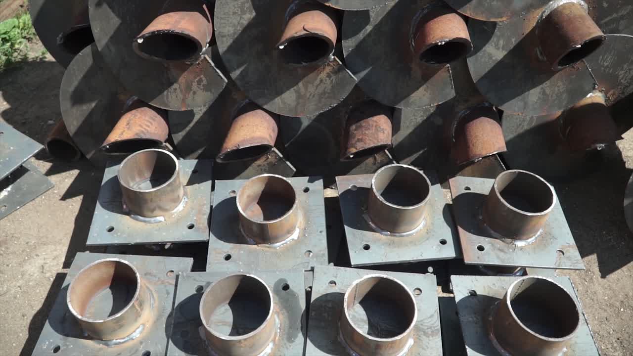 tuberías y accesorios metálicos para cimientos de postes de luz