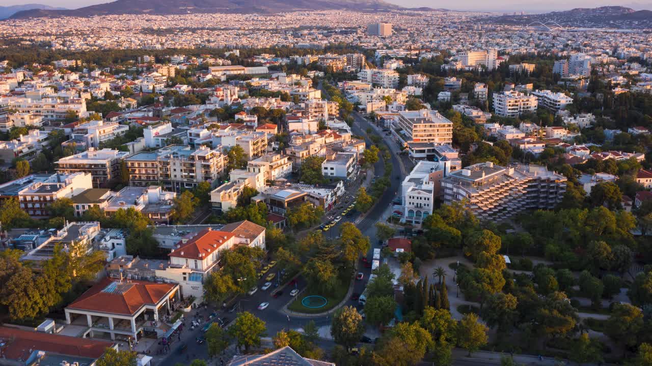 hermoso distrito de kifisia en atenas, grecia al atardecer - hiperlapso