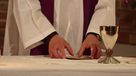 the priest is a human being, who makes mistakes, loves, embraces and shows the love of god made flesh in jesus christ. the eucharist is a way to express: fragility