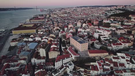 Disparo-De-Drones-4k-Del-Distrito-De-Aflama-De-Lisboa-El-Distrito-De-Aflama-Es-Una-Zona-Turística-Céntrica-En-Lisboa