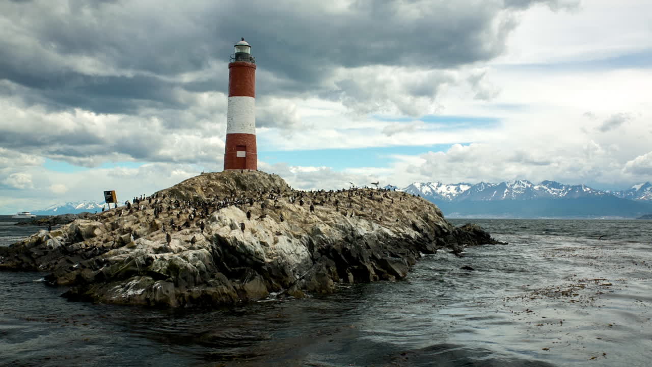 аэрофотосъемка - маяк ле эклер, огненная земля, аргентина, вращающийся кадр