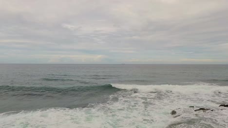 Waves-in-the-beach-in-slow-motion