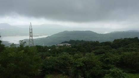 Viaje-Por-Carretera-En-Carretera-India-En-Monzón---Temporada-De-Lluvias-Vista-Aquí-En-Dudhiware-Khind-En-Lonavala,-India---Material-De-Archivo-Aéreo-De-Drones-Más-Vendido