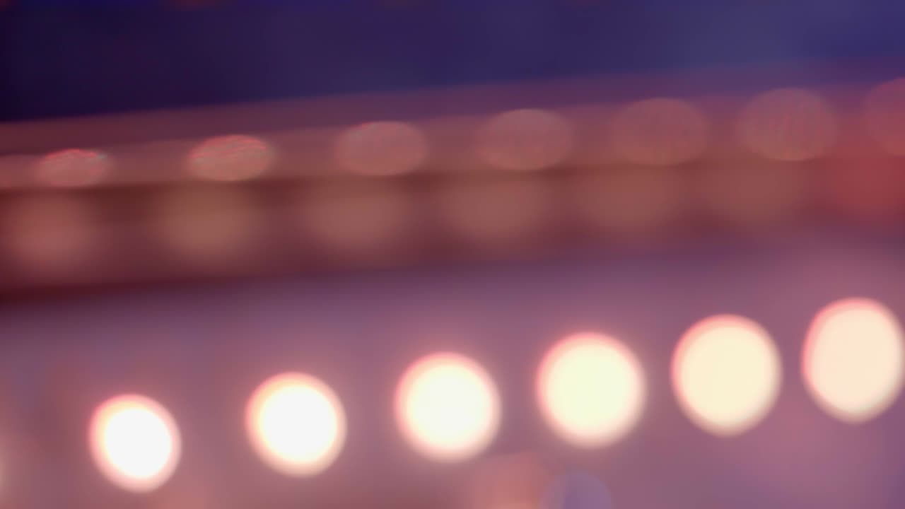 close up de las bombillas de panel de luz rgb que parpadean