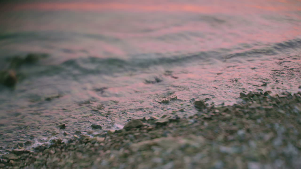 ola de mar en la playa de arena