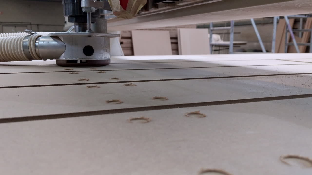 CNC automatisation cutting pieces for a table top.