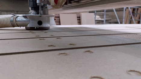 cnc automatisation cutting pieces for a table top.