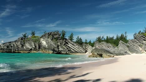 Stonehole-Bay-Beach-Es-Una-Hermosa-Playa-En-La-Costa-Sur-De-Bermudas