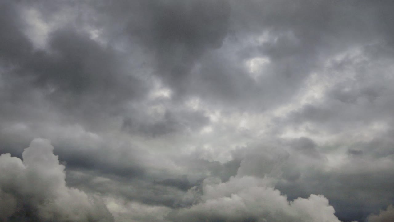 vista de relámpagos de tormenta sobre el cielo nocturno