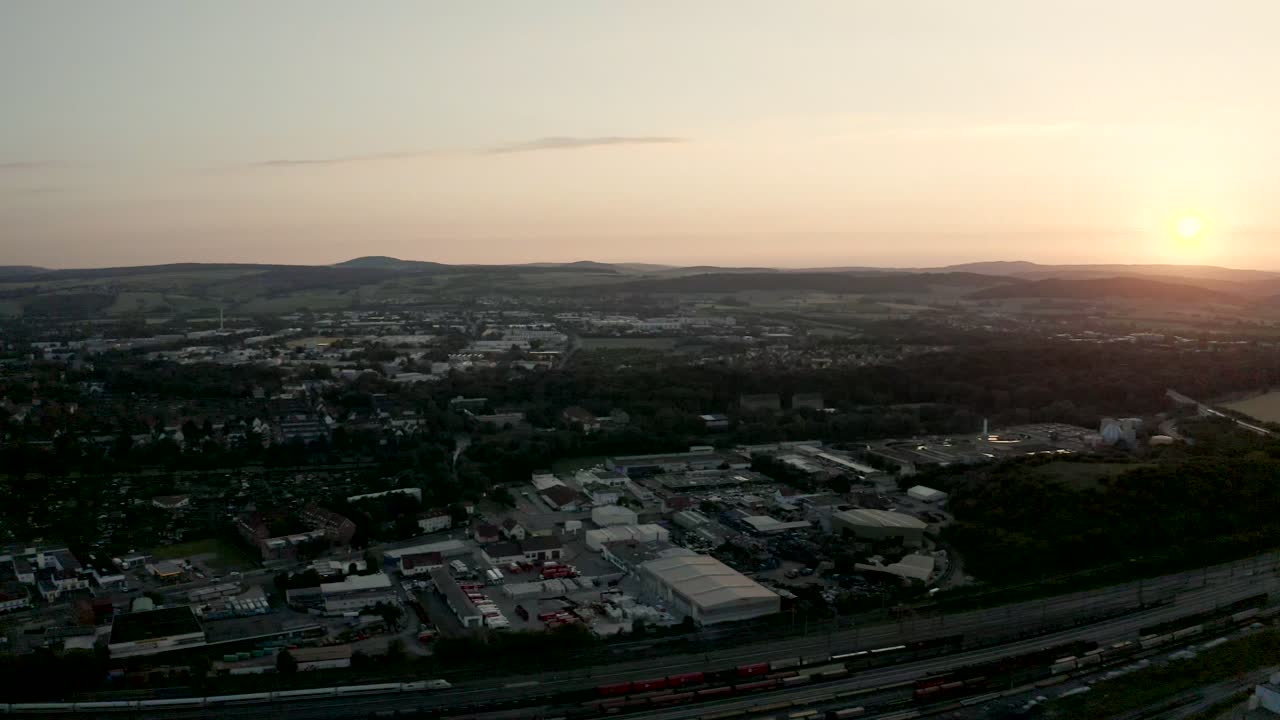 vistas aéreas de drones de goettingen al atardecer