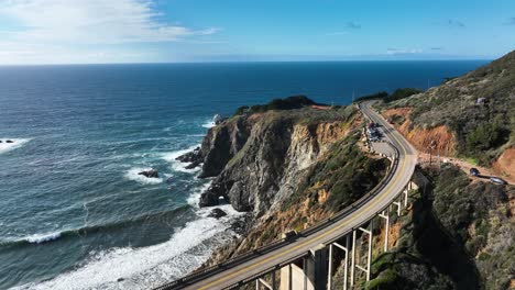 4k-Drohnenaufnahme-Von-Bixby-Bridge,-Highway-1-Pazifikküste,-Big-Sur-California