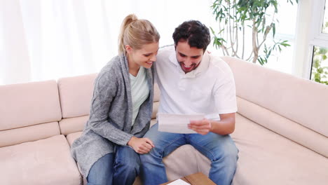 Young-man-reading-a-letter-with-his-girlfriend