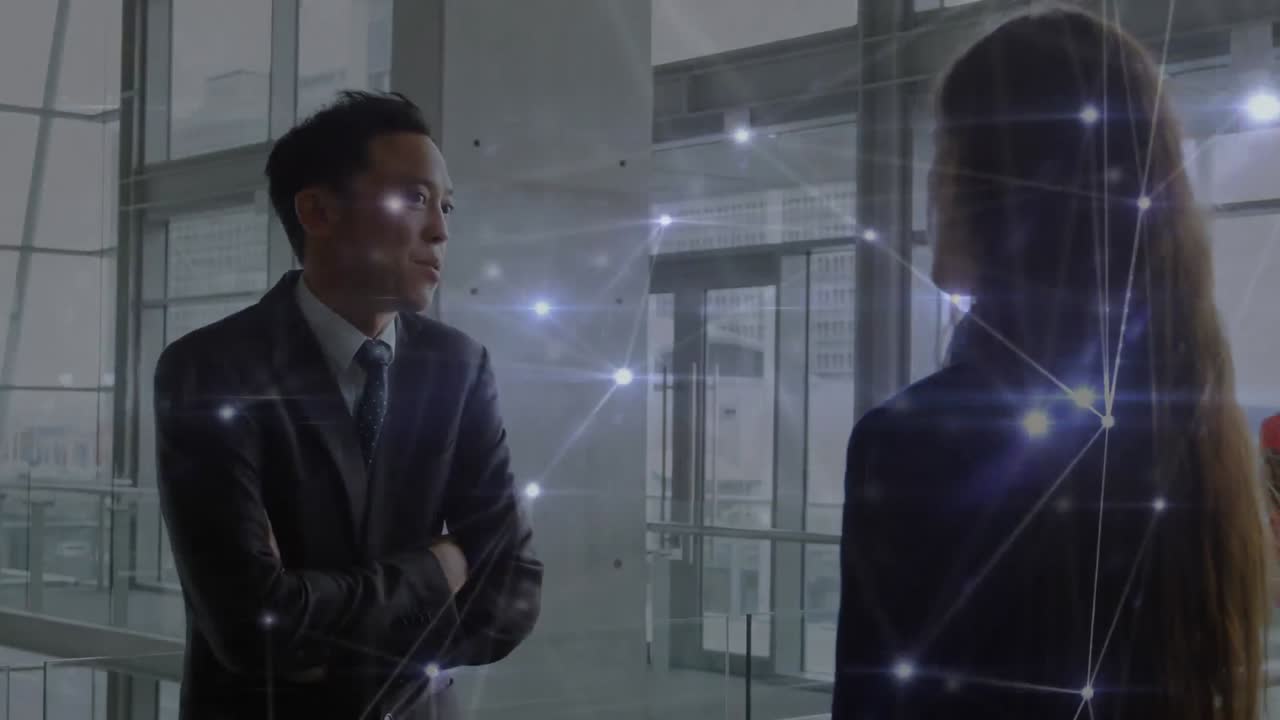 animación de redes de conexiones entre diversas personas de negocios en la oficina