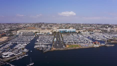 Aerial-wide-descending-shot-of-the-boat-landing-at-King-Harbor-Marina-in-Redondo-Beach,-California