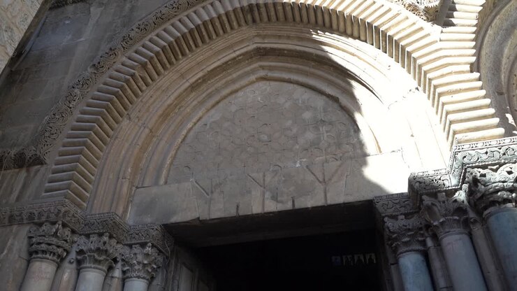 Porta della Chiesa del Santo Sepolcro a Gerusalemme, Israele.