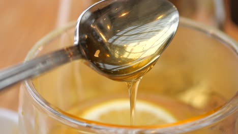 honey drizzle into lemon tea