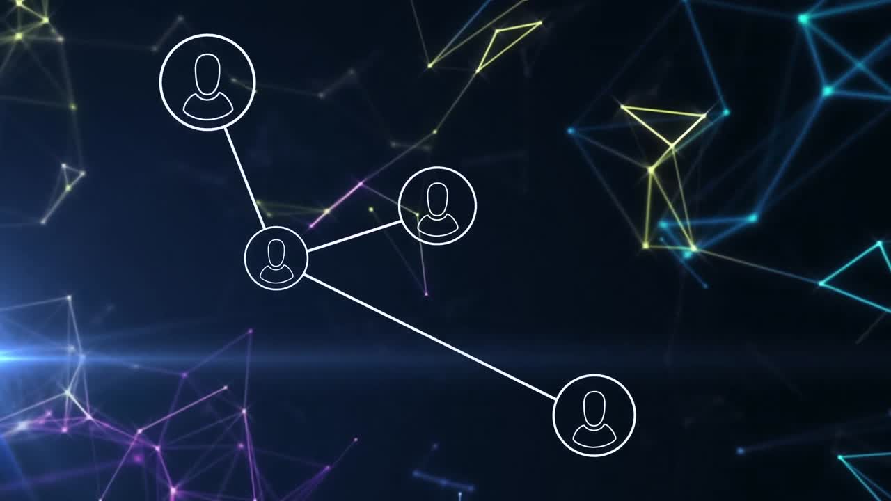 animación de la red de conexiones con las personas iconos sobre triángulos brillantes