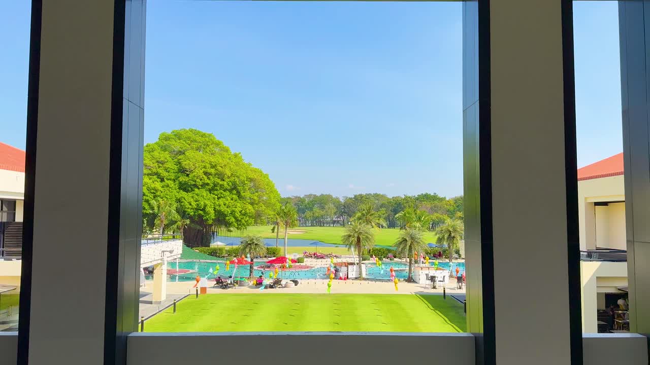 울창 한 초록색 을 가진 경치 좋은 골프장