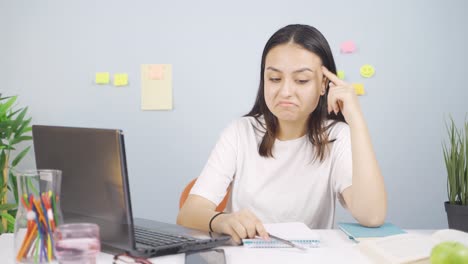 happy female student who found good idea.