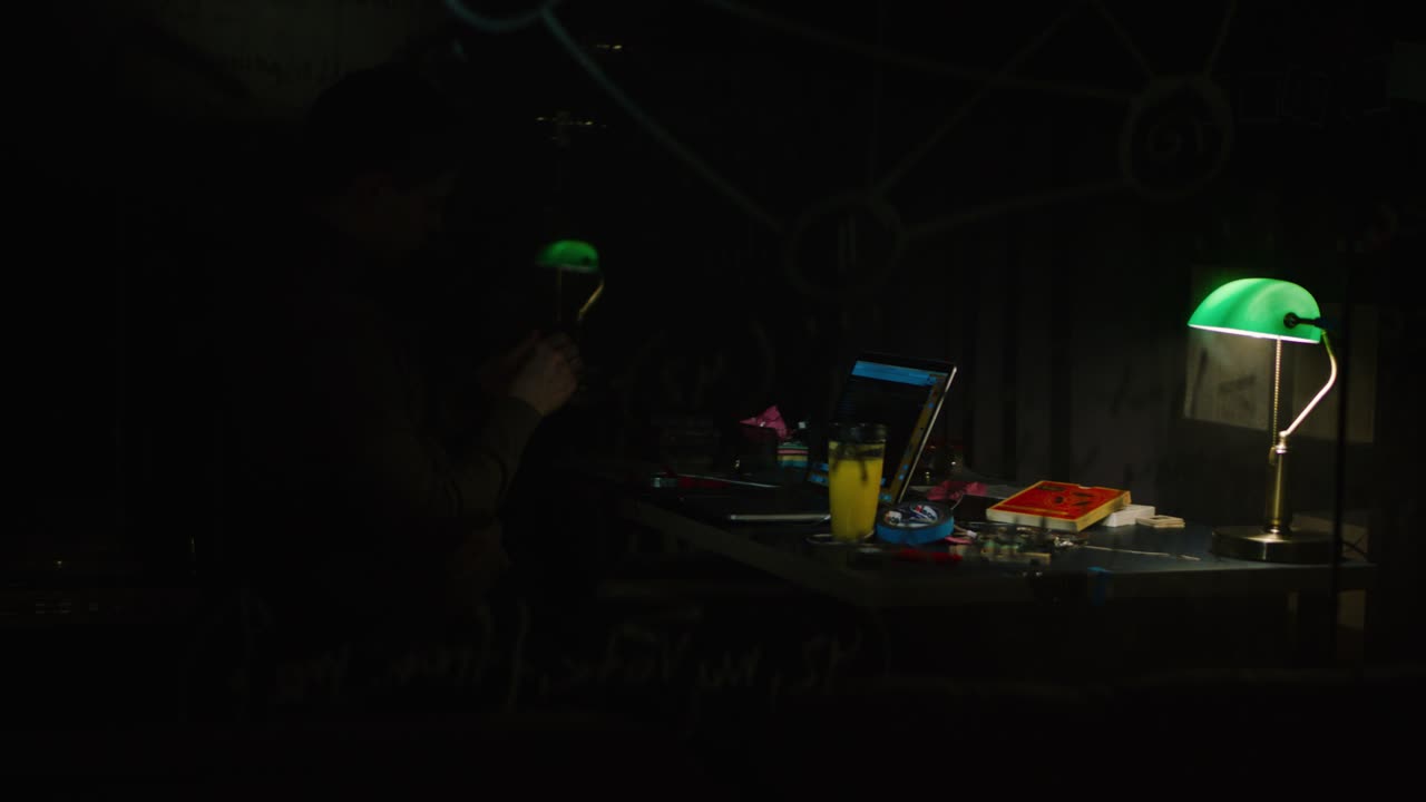 sesión de estudio nocturna