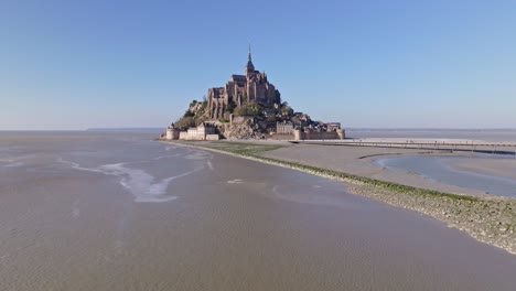 Vuelo-Bajo-En-El-Mont-St-Michel