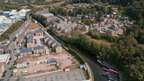 Imágenes-De-Drones-De-Todmorden,-Una-Pequeña-Ciudad-Comercial-Con-Una-Gran-Historia-Industrial