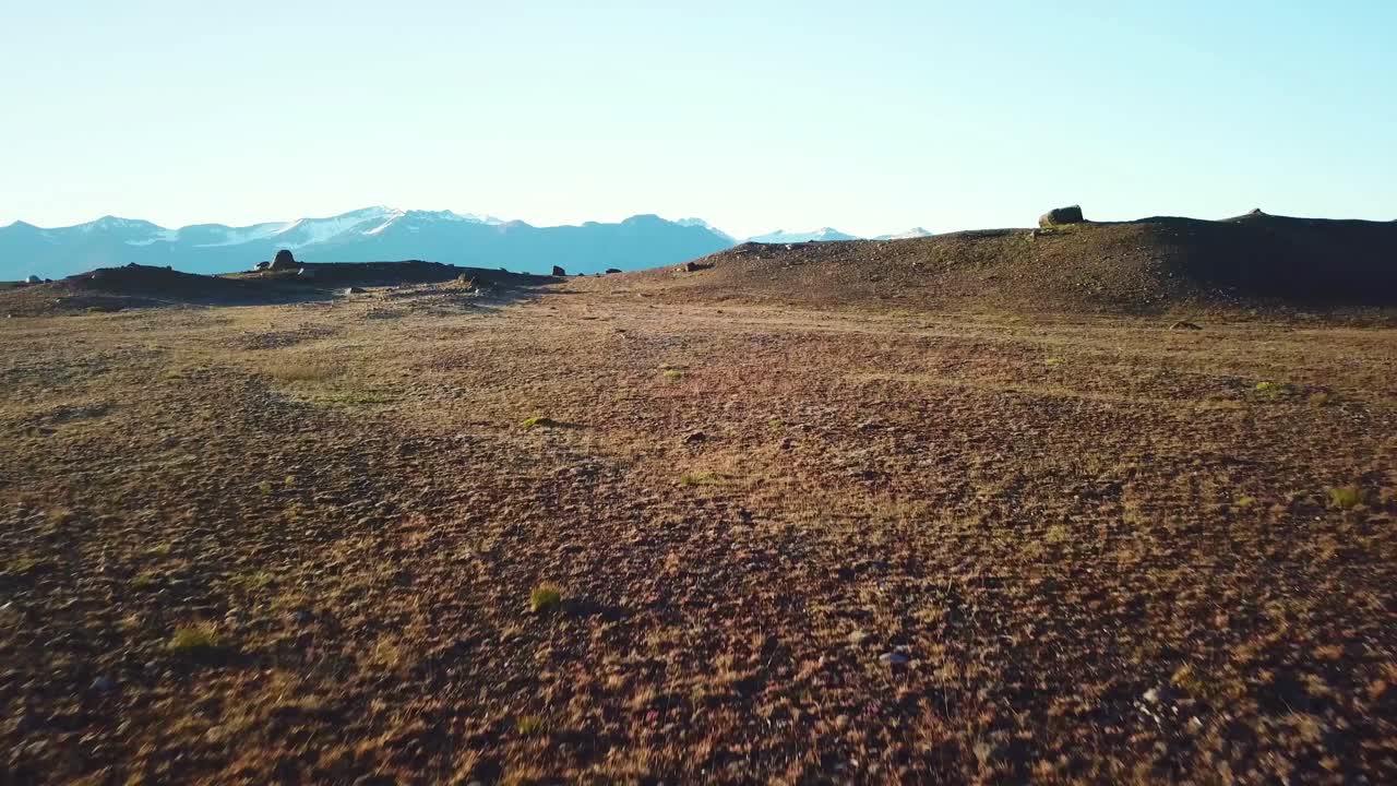 지구 온난화 2를 제안하는 빙하 베이 jokulsarlon 빙하 석호 아이슬란드에서 움직이는 빙산 위의 육지에서 낮은 드론 공중