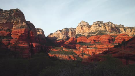 Kontrastierende-Statische-Aufnahme-Von-Hellen-Lichtern-Und-Schatten-Im-Boynton-Canyon,-Sedona,-Arizona