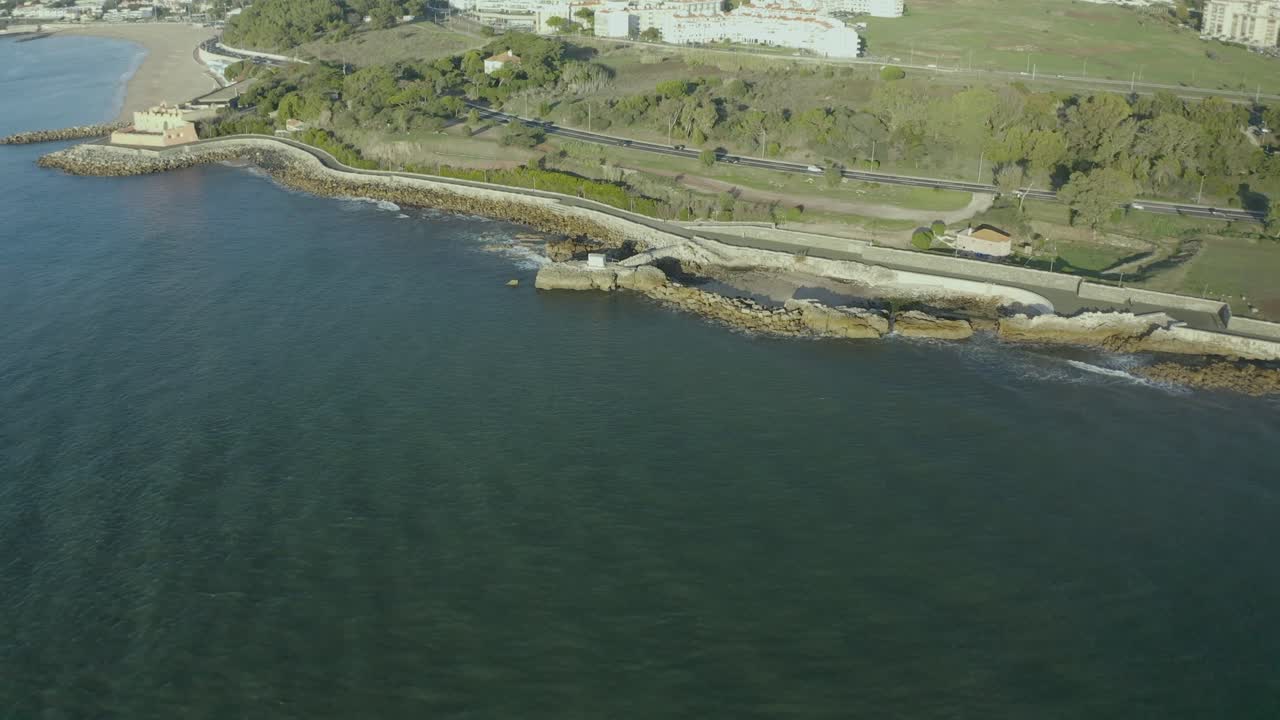 vista panorámica del pueblo de paço de arcos hacia santo amaro de oeiras en portugal