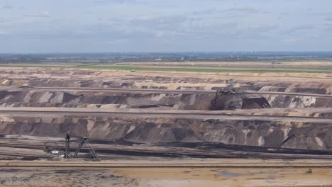 Gran-Mina-A-Cielo-Abierto,-Minería-De-Carbón-En-Garzweiler,-Alemania