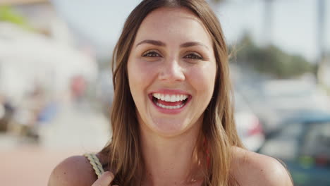 rostro de una mujer en miami para vacaciones en verano