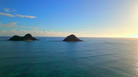 Islotes-De-Na-Mokulua-En-El-Océano-Pacífico---Mañana-Soleada-Frente-A-La-Costa-De-Oahu-En-Hawai