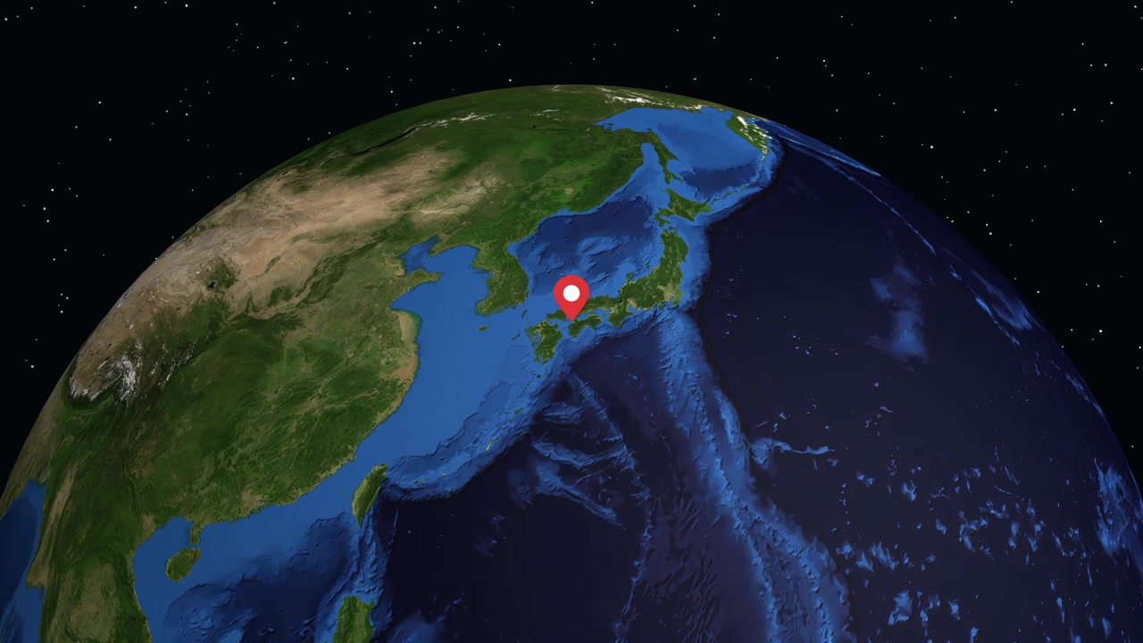 旋轉的數碼地球儀從太空縮放至日本松山市，並疊加位置數據