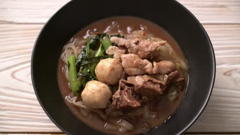 rice noodle soup with stewed pork