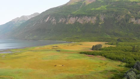 4K-Drohnenvideo-Von-Den-Bergen-Rund-Um-Port-Valdez-In-Valdez-Ak-An-Sonnigen-Sommertagen