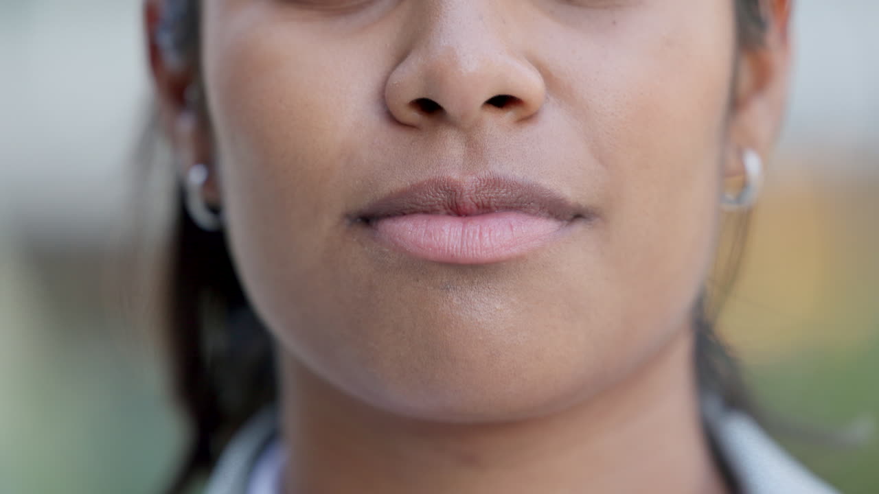 retrato de la cara de una mujer feliz sonriendo